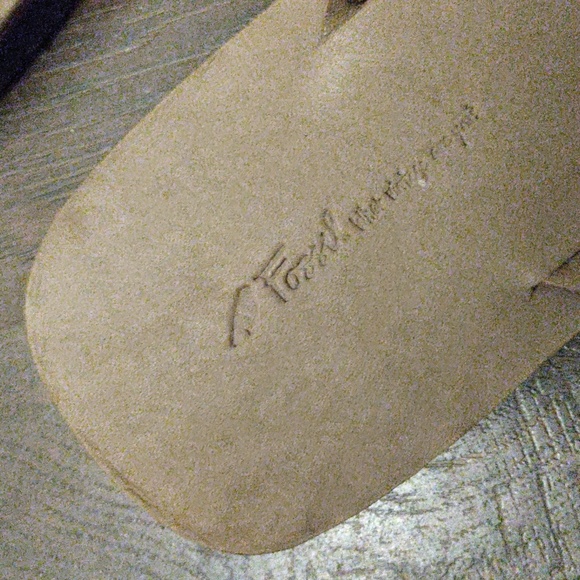 Fossil "What Vintage are You" Thong Sandals - Picture 3 of 6